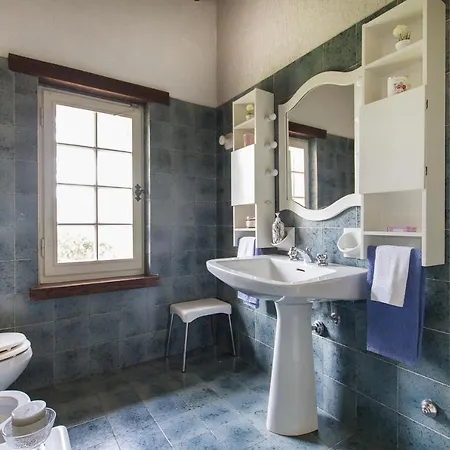 Monzeglio Sleeps 8 Wifi Villa *