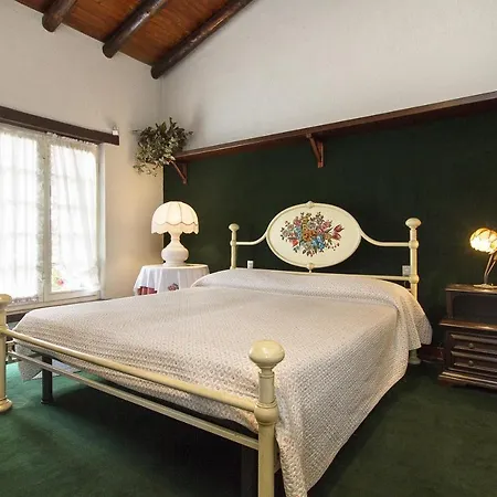 Monzeglio Sleeps 8 Wifi