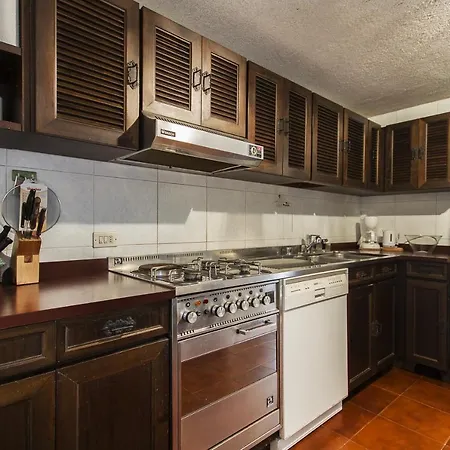 Villa Monzeglio Sleeps 8 Wifi Ispra